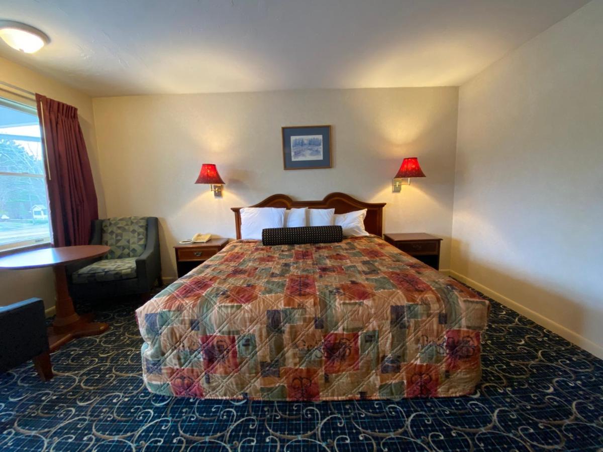 Economy Lodge 682 Main St Sturbridge Eksteriør billede