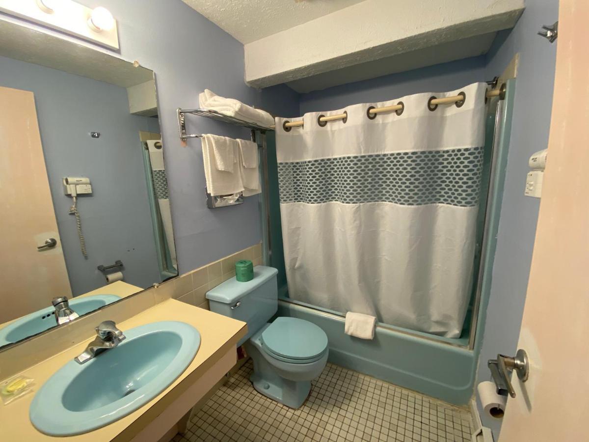 Economy Lodge 682 Main St Sturbridge Eksteriør billede