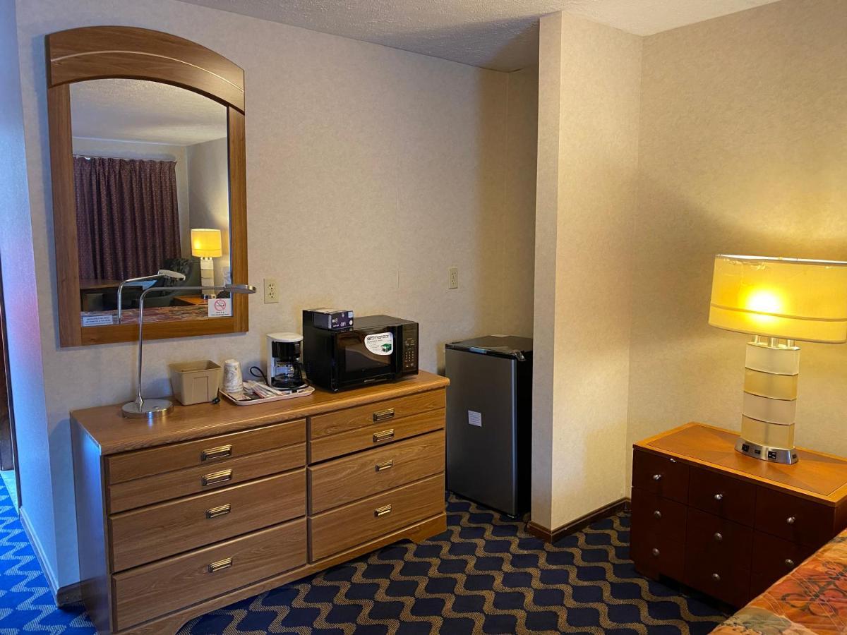 Economy Lodge 682 Main St Sturbridge Eksteriør billede