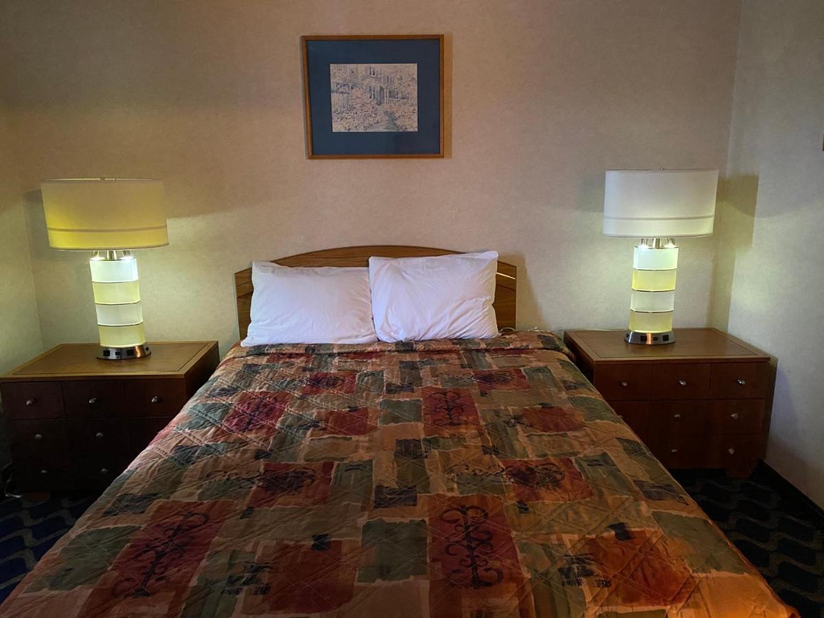 Economy Lodge 682 Main St Sturbridge Eksteriør billede
