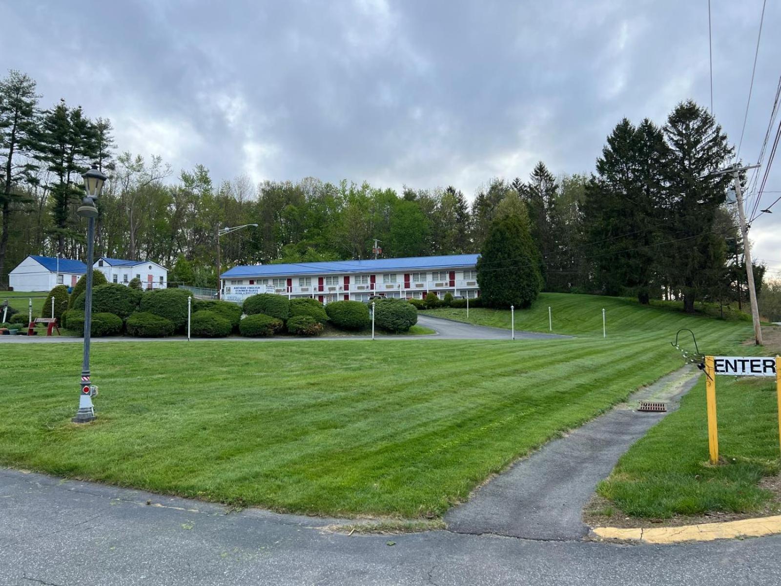 Economy Lodge 682 Main St Sturbridge Eksteriør billede