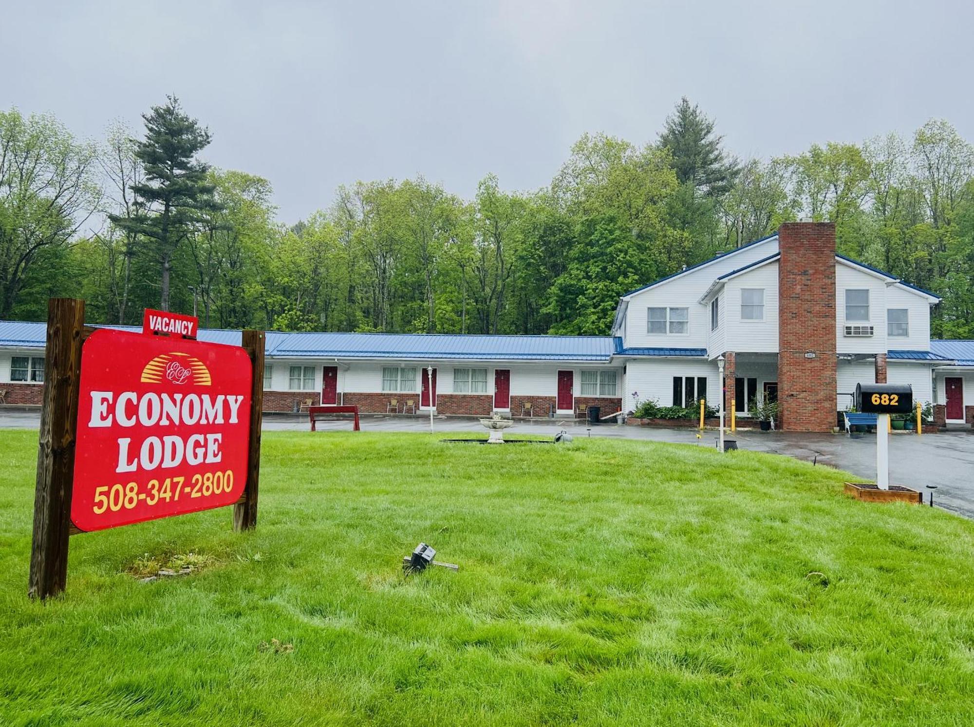 Economy Lodge 682 Main St Sturbridge Eksteriør billede