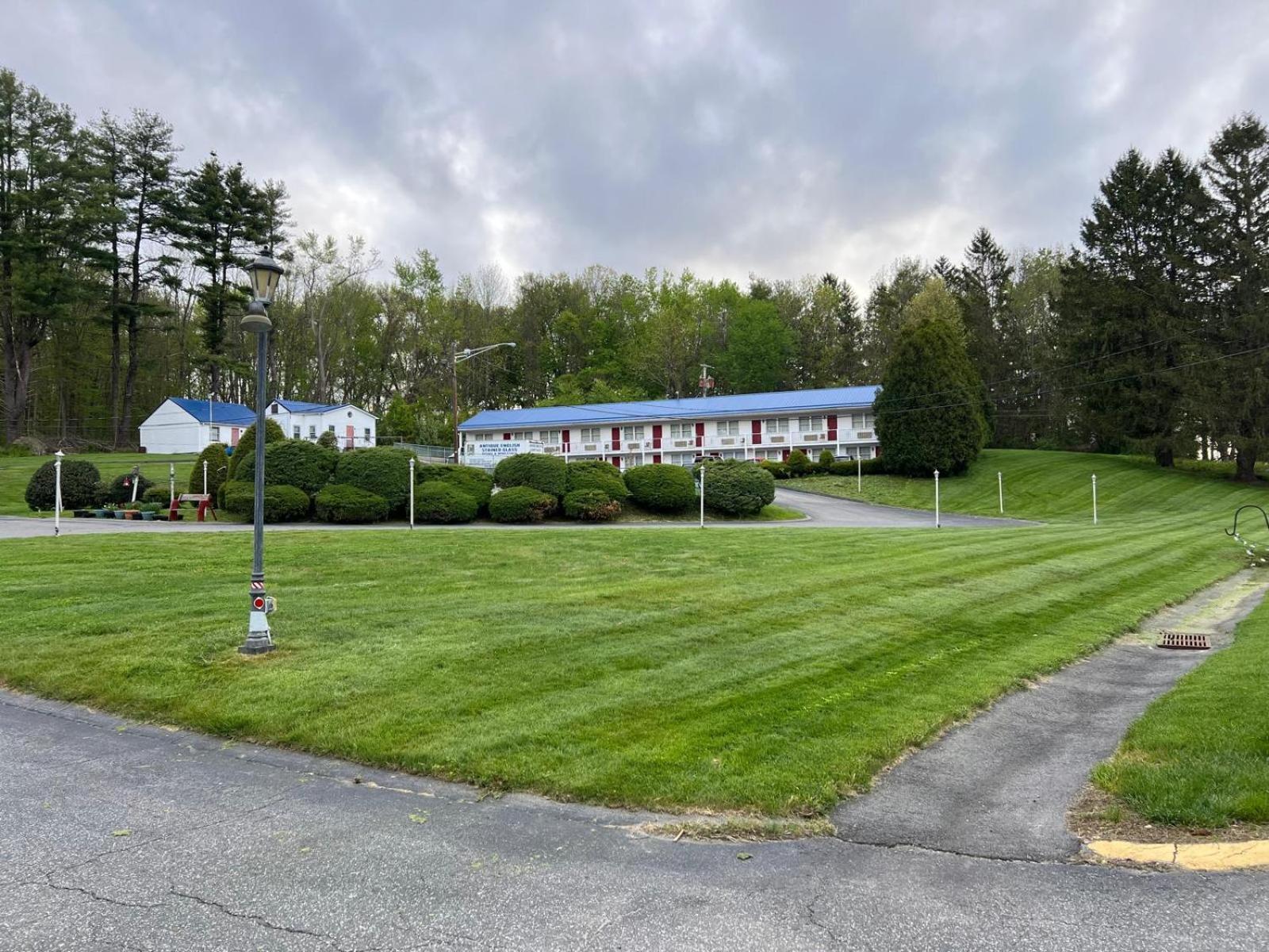 Economy Lodge 682 Main St Sturbridge Eksteriør billede