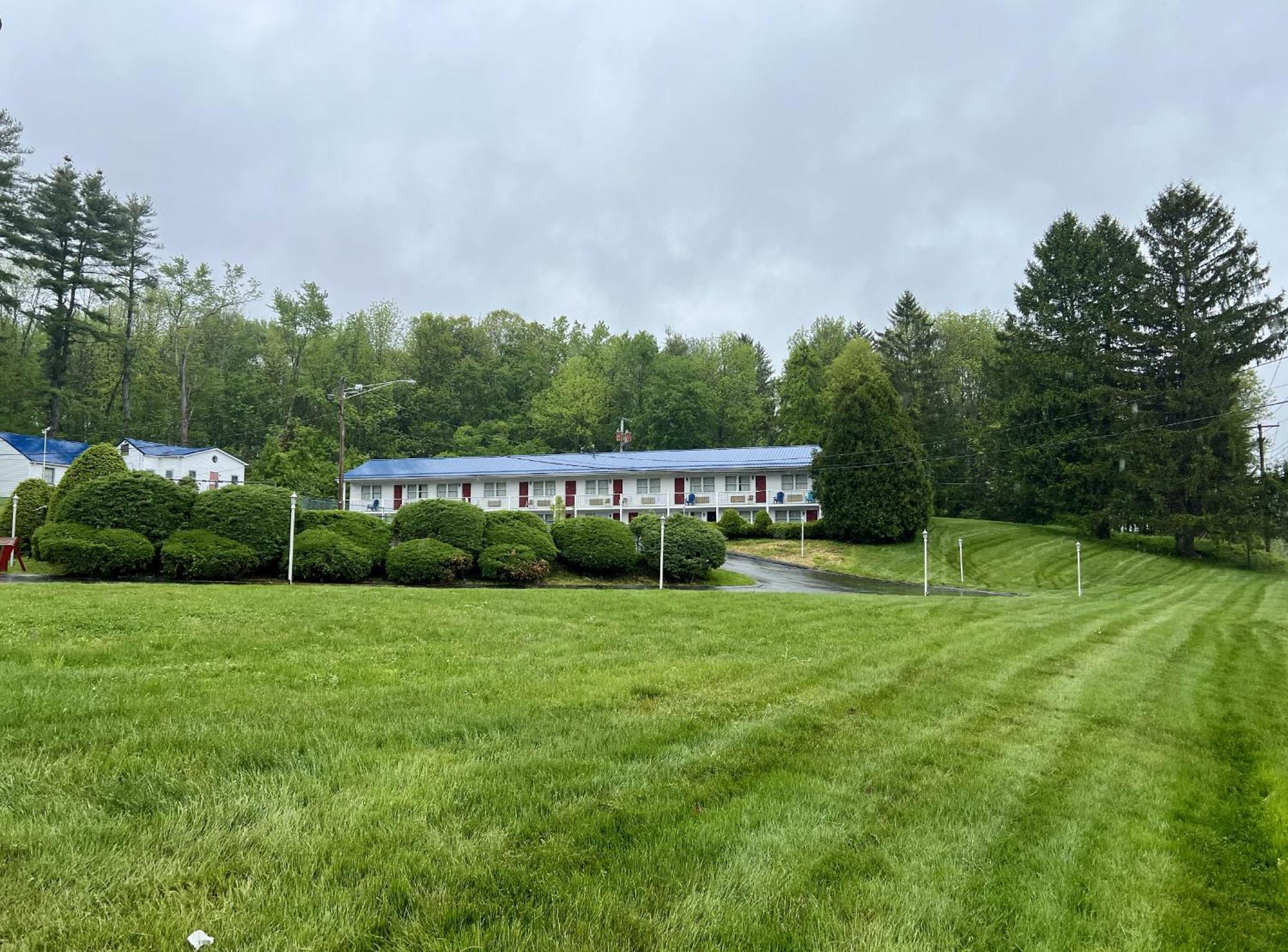Economy Lodge 682 Main St Sturbridge Eksteriør billede