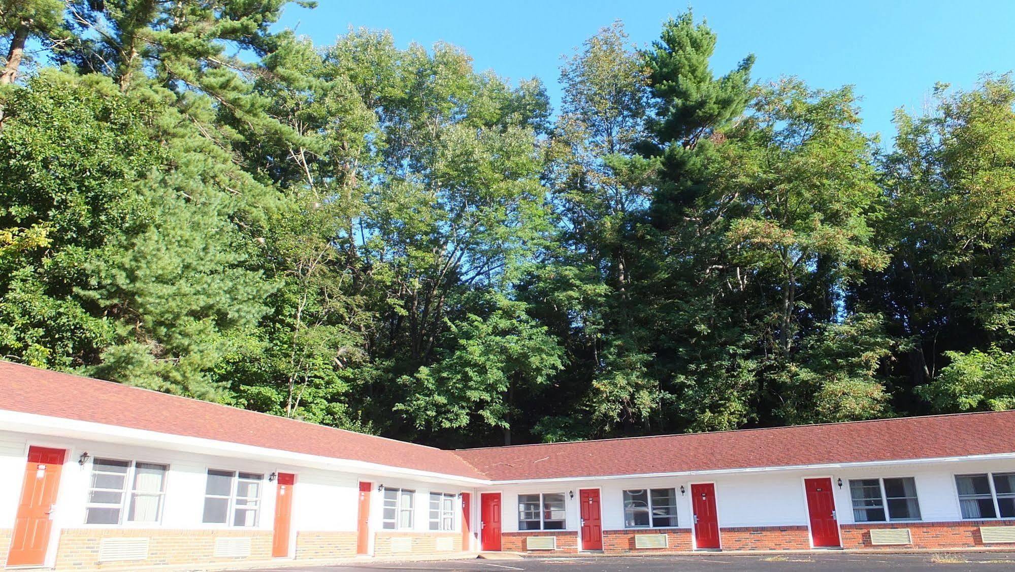 Economy Lodge 682 Main St Sturbridge Eksteriør billede