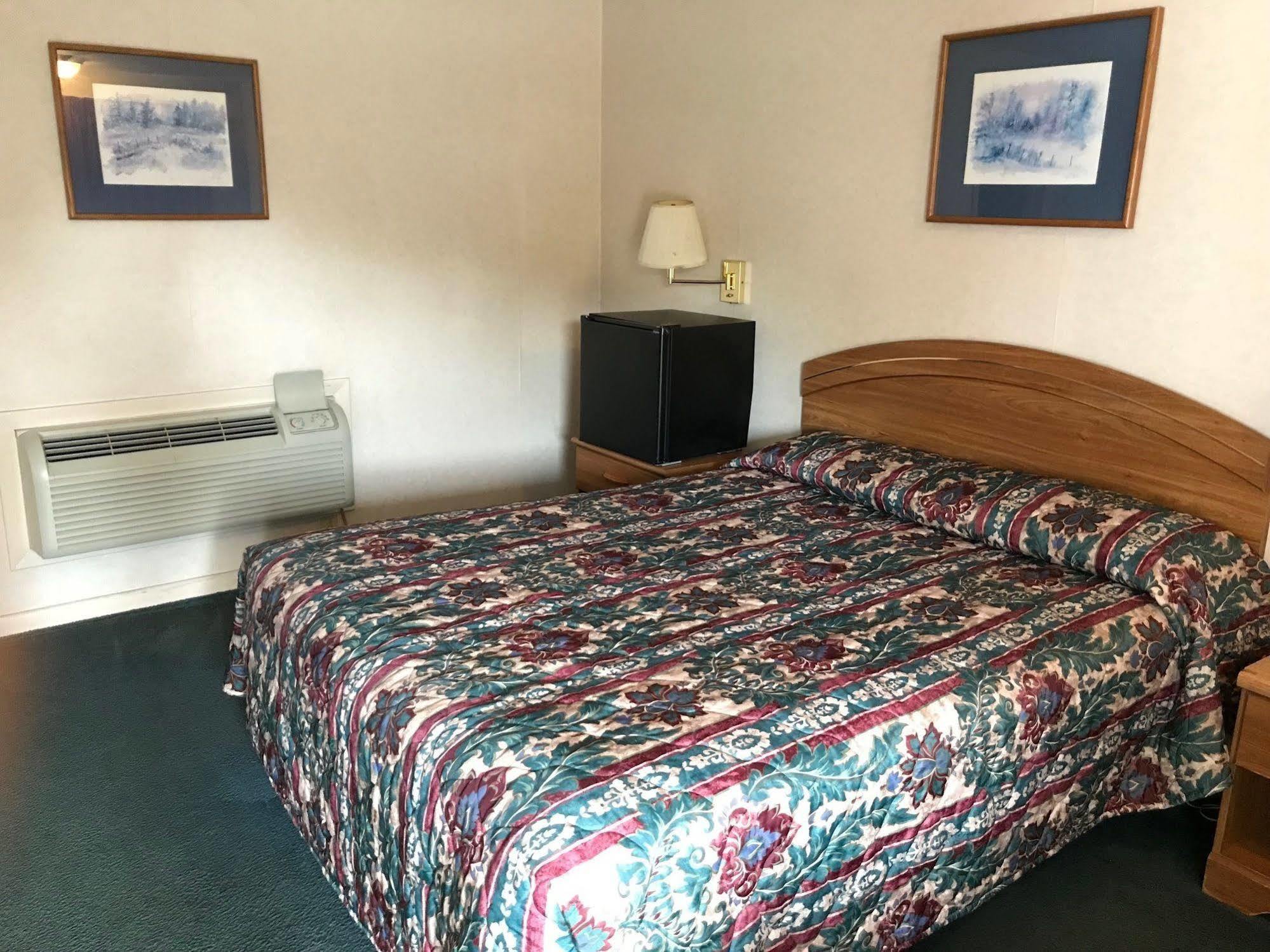 Economy Lodge 682 Main St Sturbridge Eksteriør billede