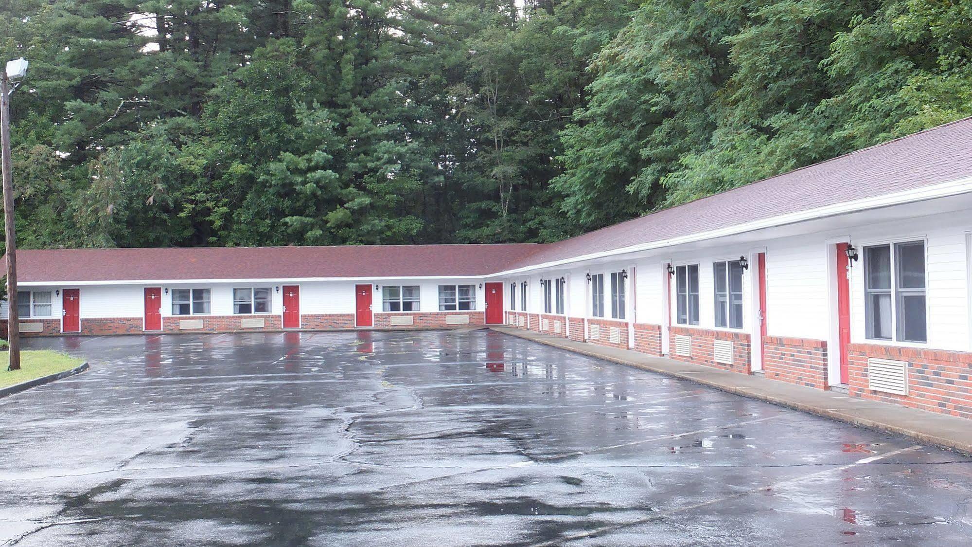 Economy Lodge 682 Main St Sturbridge Eksteriør billede